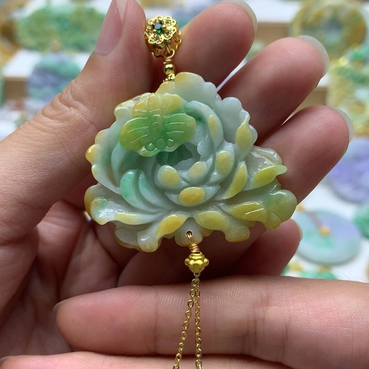 颈饰未镶嵌翡翠M****?翡翠