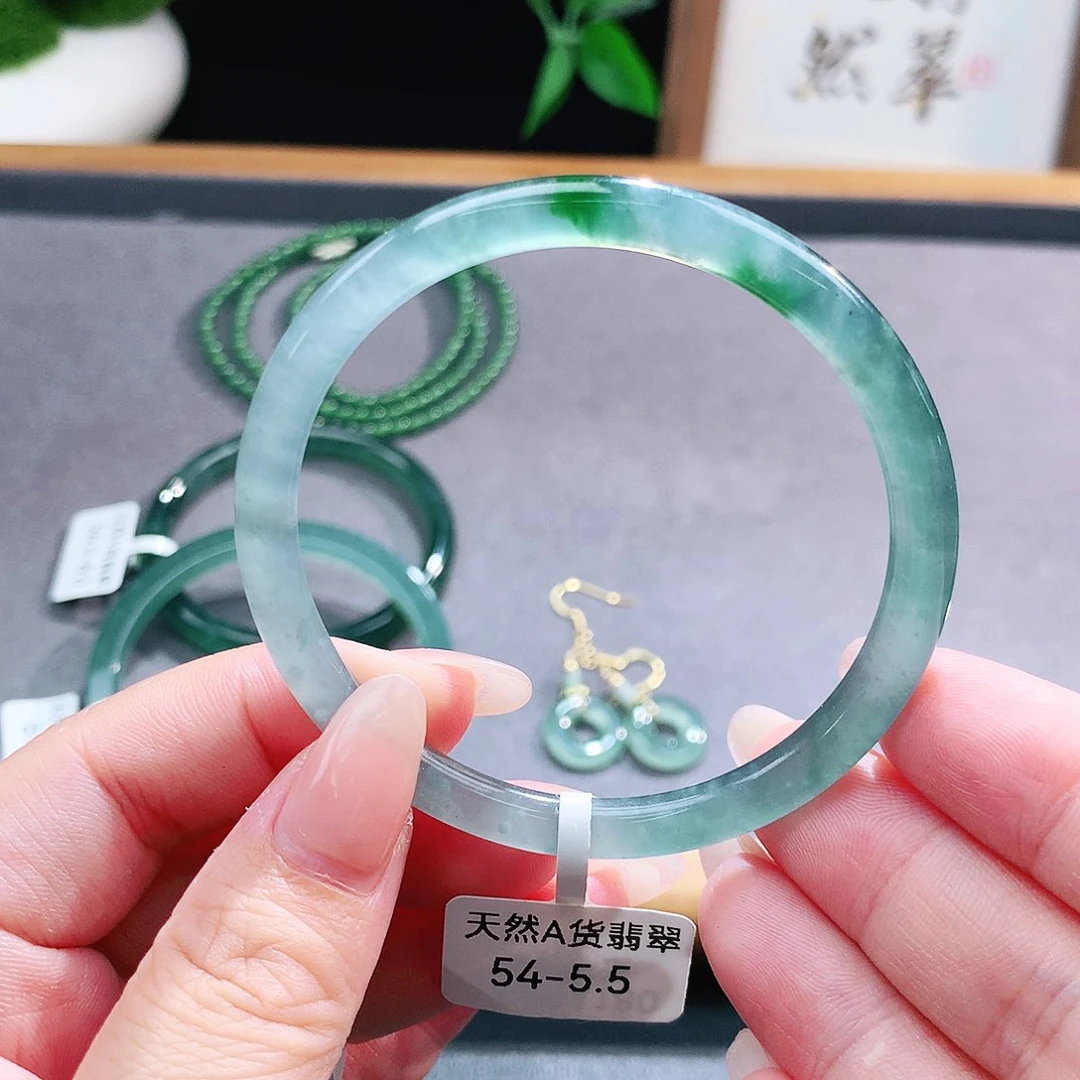 翡翠手镯（圆镯）未镶嵌