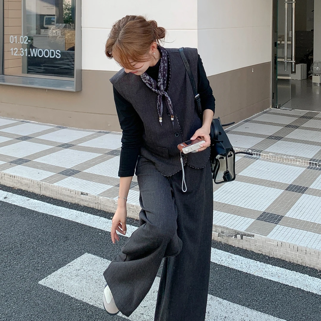 气质休闲风时髦减龄套装女秋季新款百搭高级感马甲内搭长裤三件套