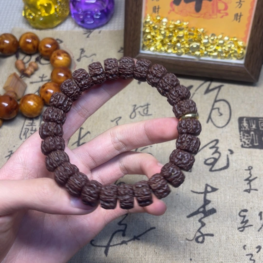 吊坠猴头核桃金刚