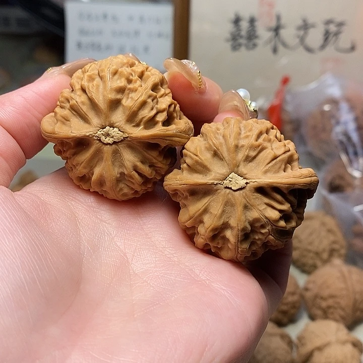 文玩核桃吊坠41宫灯