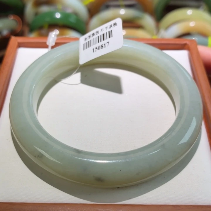 和田玉未镶嵌手镯 60 61