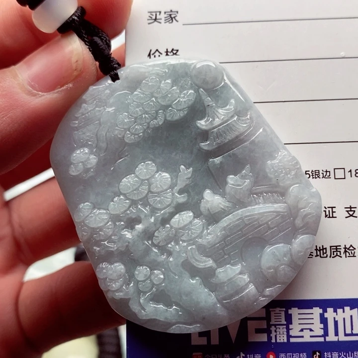 翡翠挂件未镶嵌翡翠