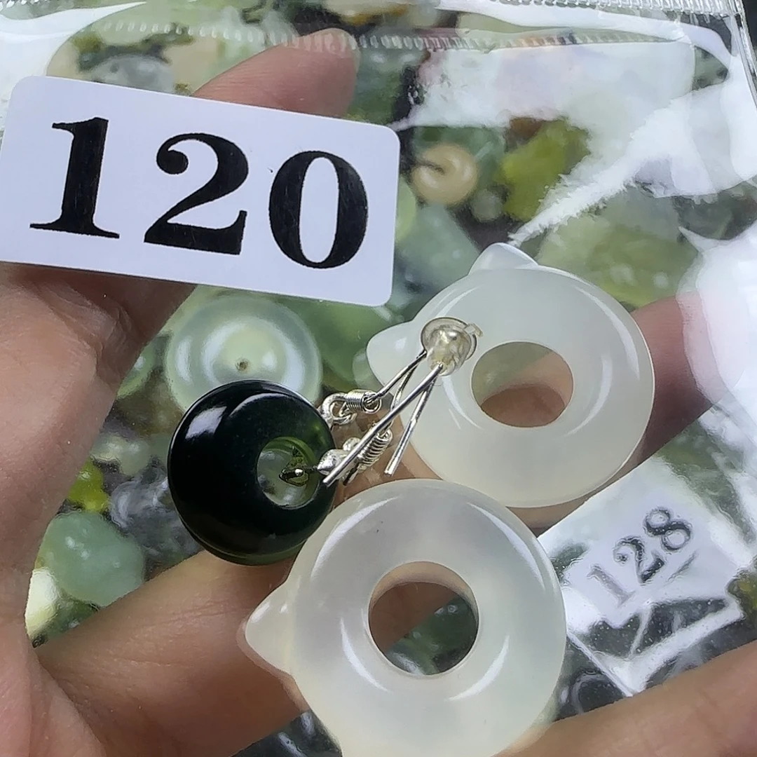 次***术蛇纹石玉未镶嵌岫玉吊坠