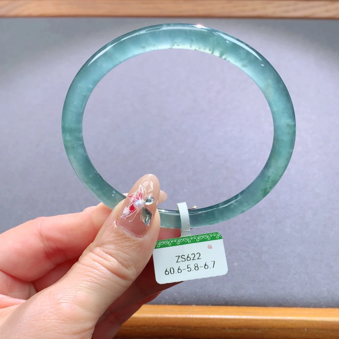 翡翠手镯未镶嵌天然翡翠手镯