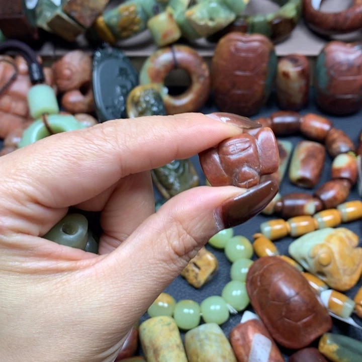 透闪石质玉未镶嵌挂件