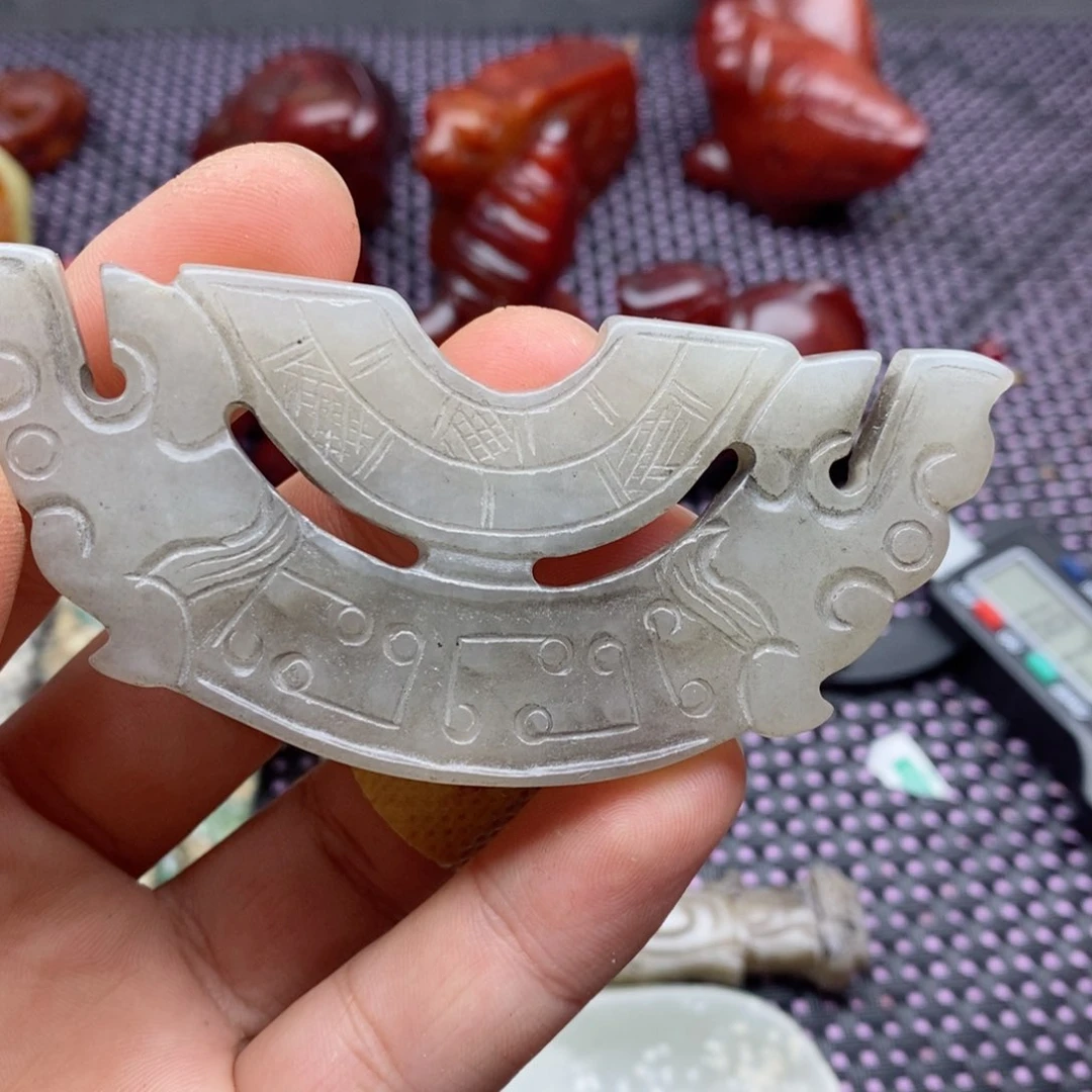蛇纹石玉颈饰未镶嵌