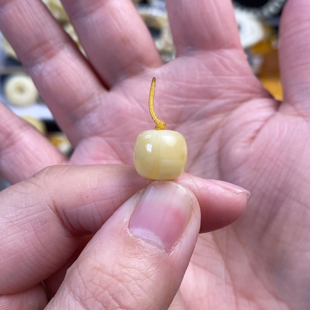 琥珀未镶嵌裸石阿尔卑斯奶白老型单珠11