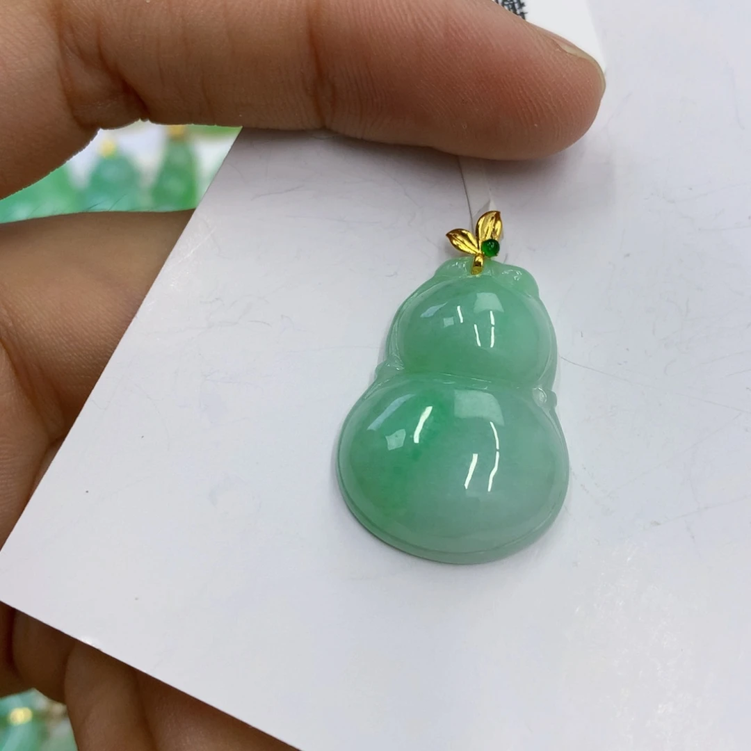 翡翠18K金镶嵌颈饰翡翠