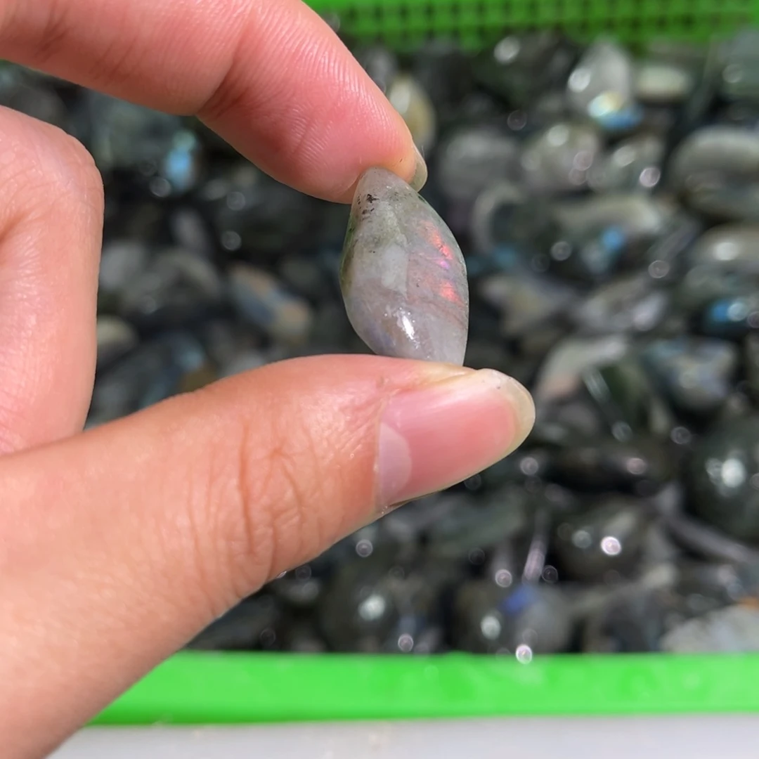 拉长石吊坠未镶嵌懒****?