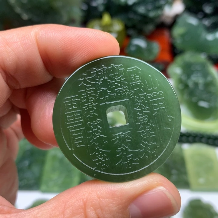 新***家未镶嵌蛇纹石玉颈饰