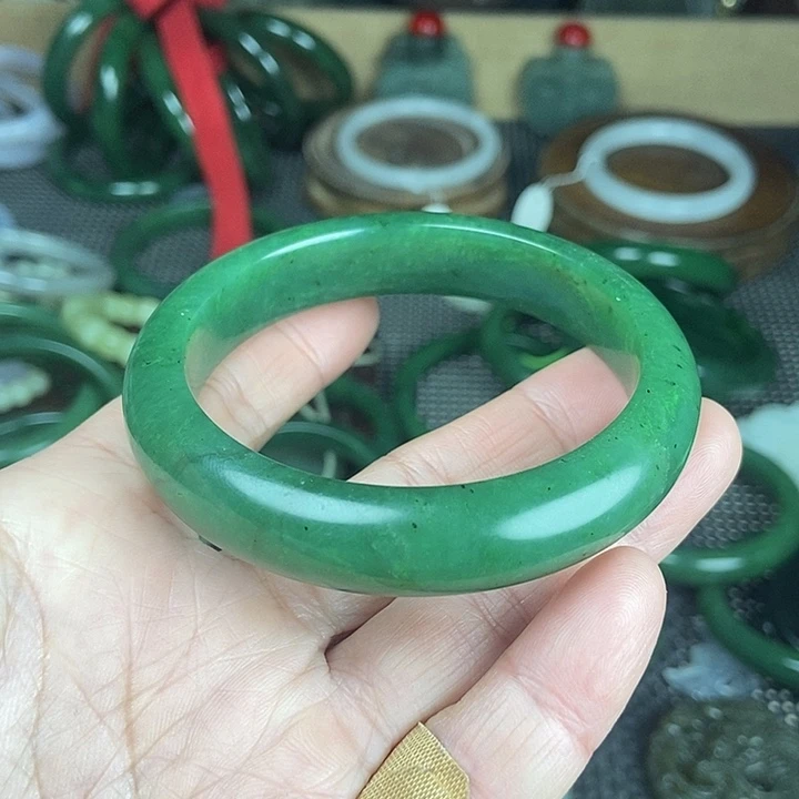 和田玉（碧玉）未镶嵌手镯