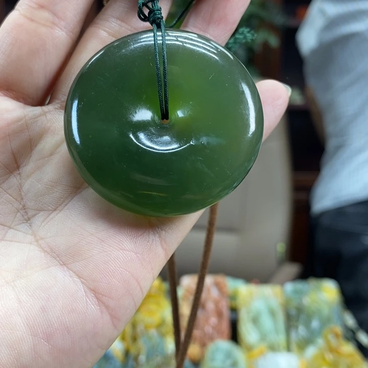 未镶嵌蛇纹石玉颈饰