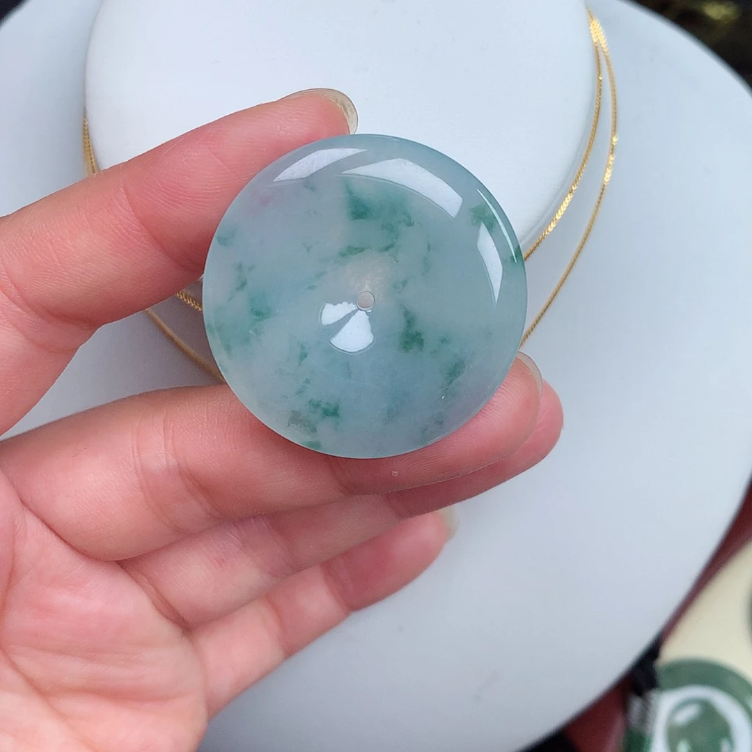 翡翠颈饰未镶嵌平安扣