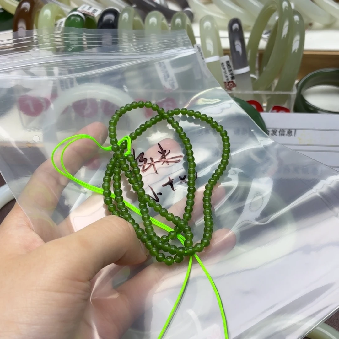 小***七和田玉未镶嵌手镯