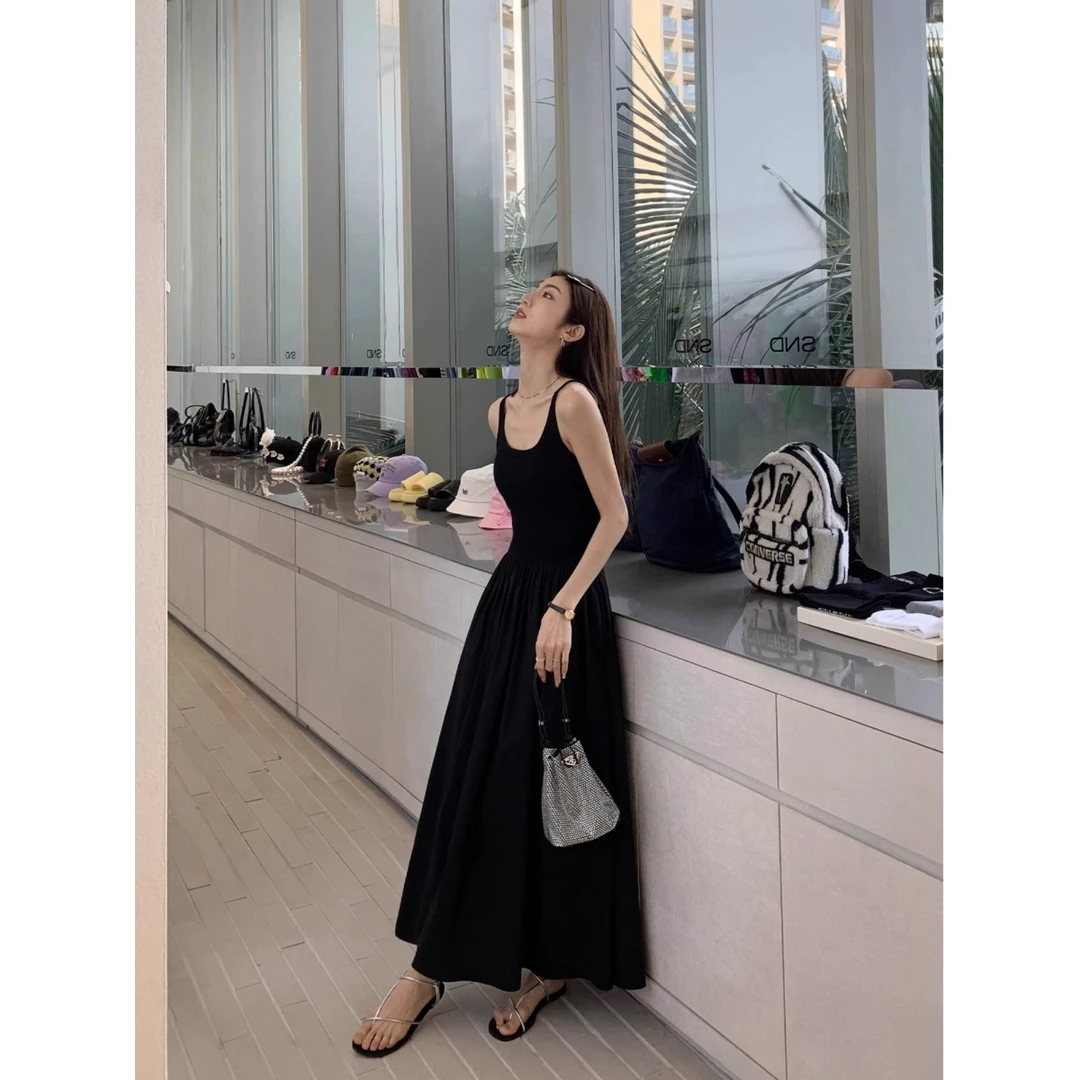 VUMP黑色针织吊带连衣裙女高级感气质长裙收腰无袖背心裙子温柔风