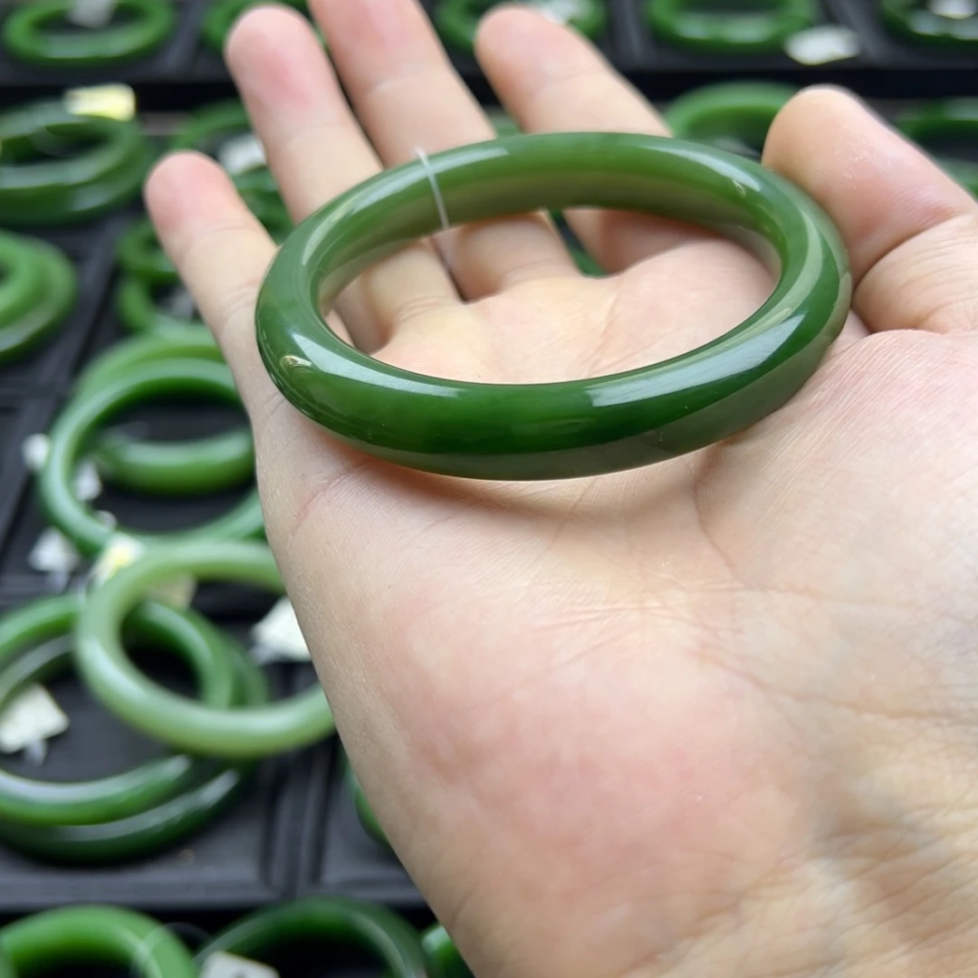 果****和田玉（碧玉）未镶嵌手镯