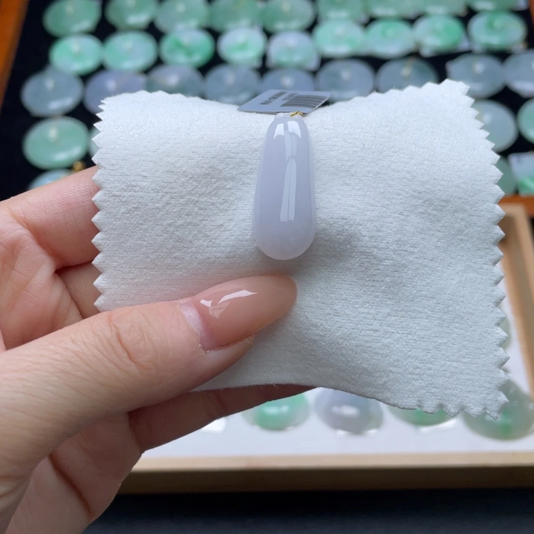 翡翠未镶嵌颈饰福瓜