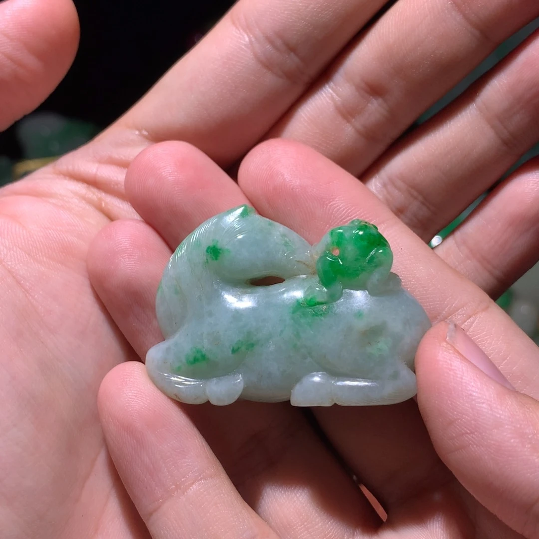 翡翠挂件未镶嵌玉*