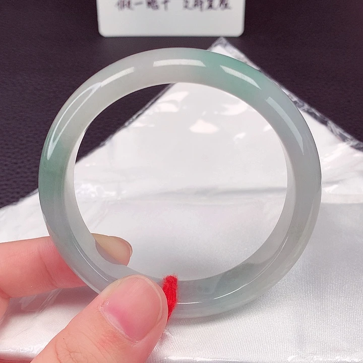 翡翠手镯未镶嵌翡翠
