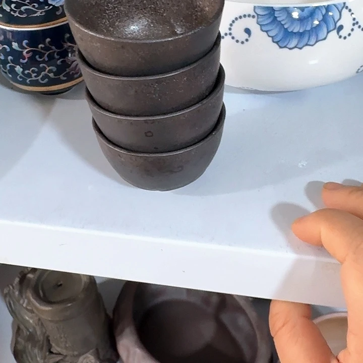 主人杯一个，瓷。。品茗