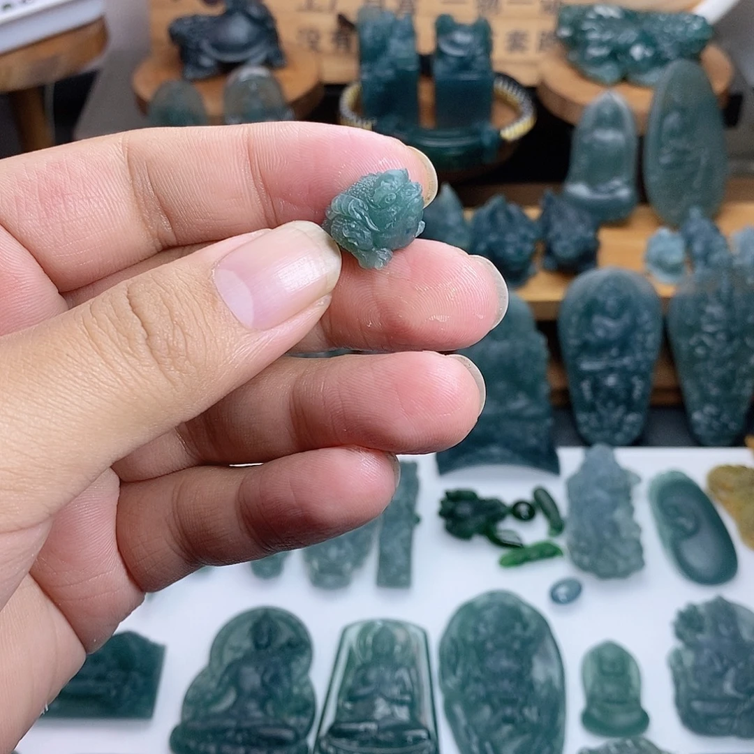 定制翡翠未镶嵌金蟾