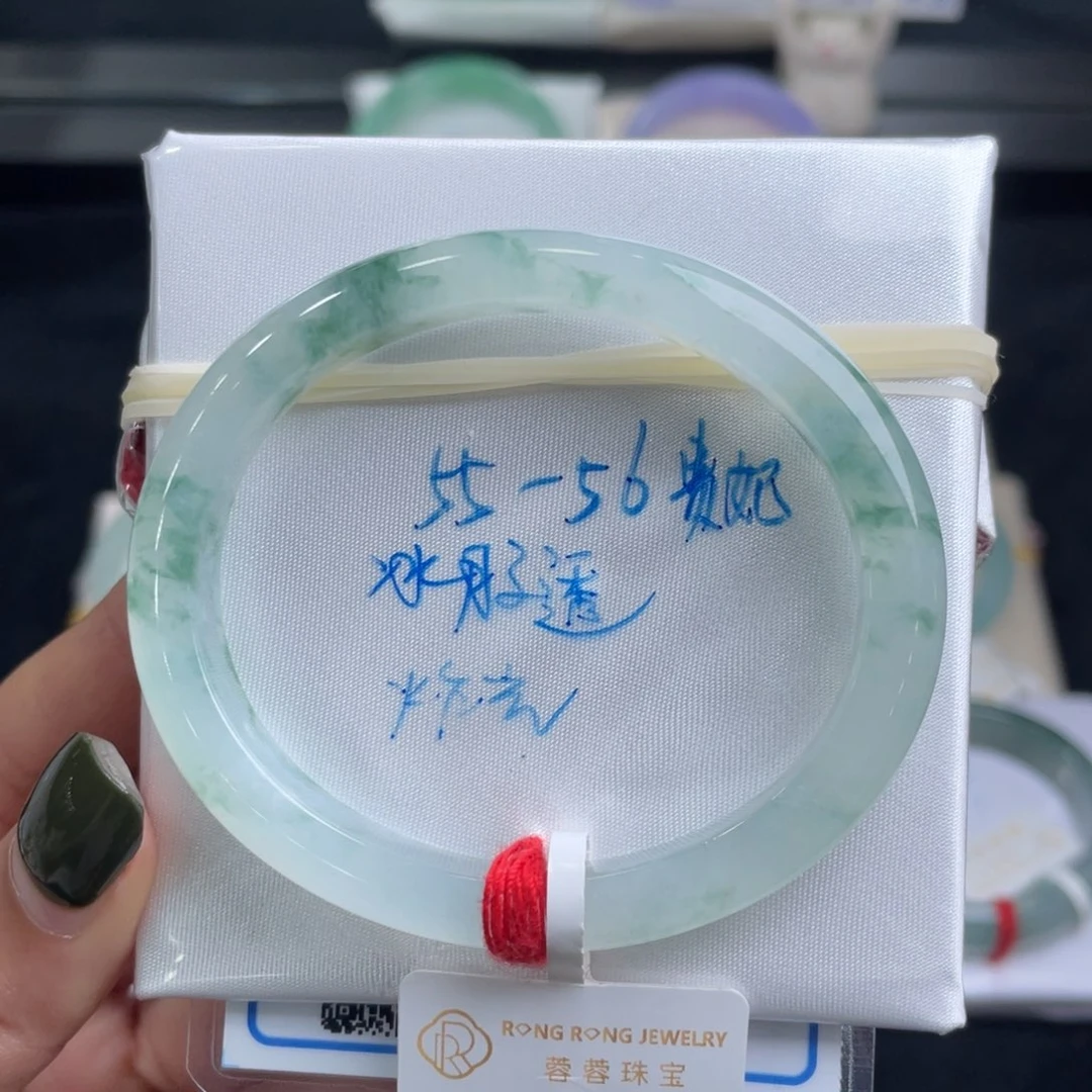 翡翠手镯未镶嵌翡翠手镯