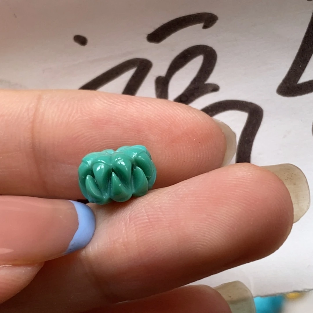 绿松石未镶嵌颈饰