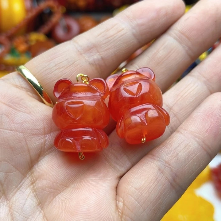 树脂制品65号红色耳坠