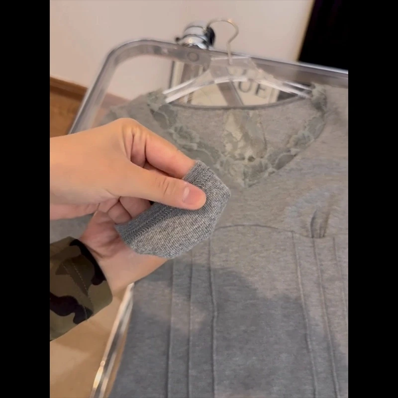 纯欲磨毛蕾丝拼接v领长袖t恤衫女秋修身显瘦设计感内搭保暖上衣