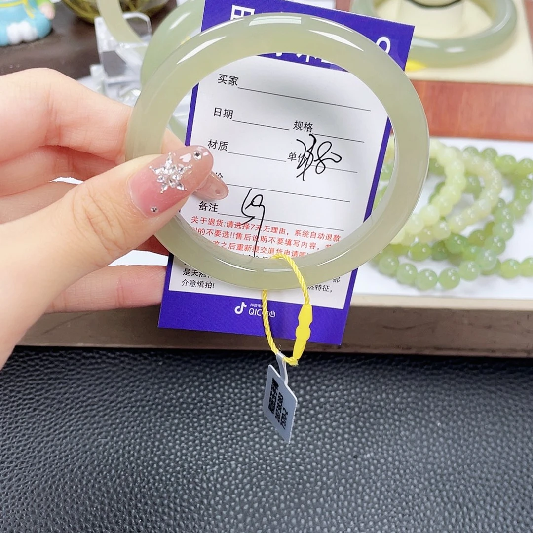 和田玉未镶嵌手镯