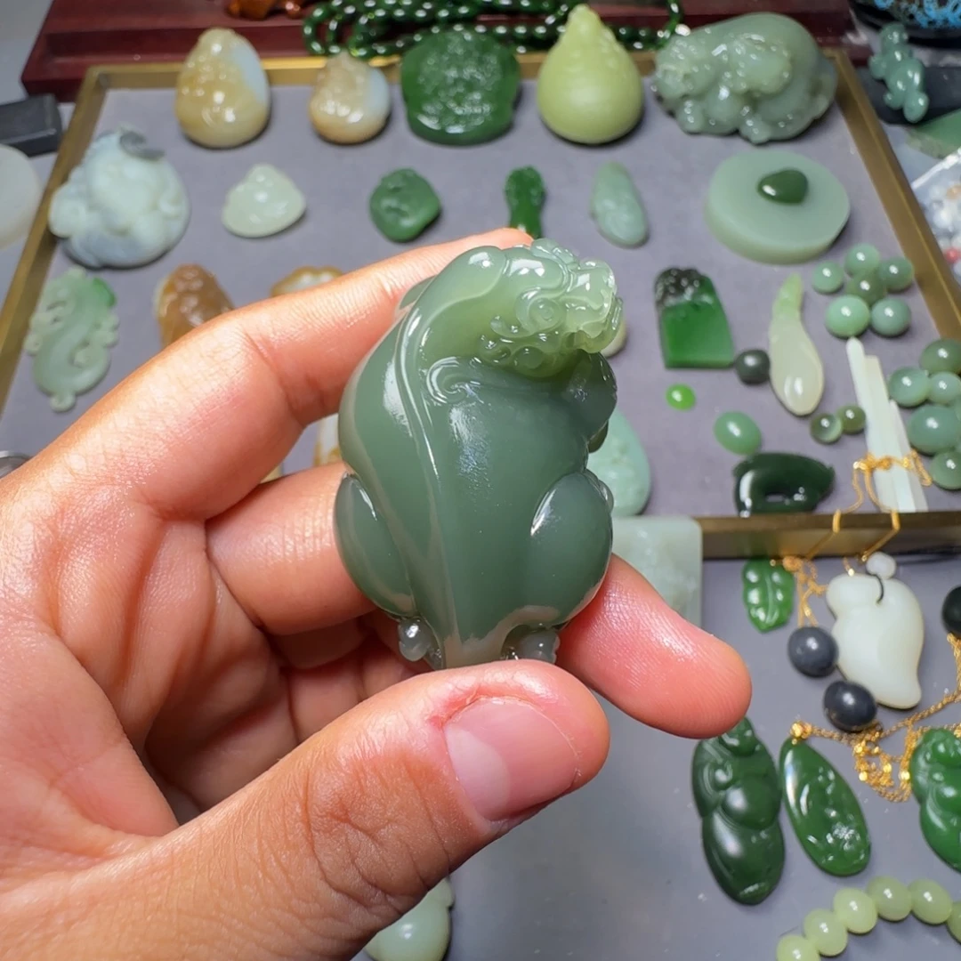 橘***译颈饰未镶嵌和田玉
