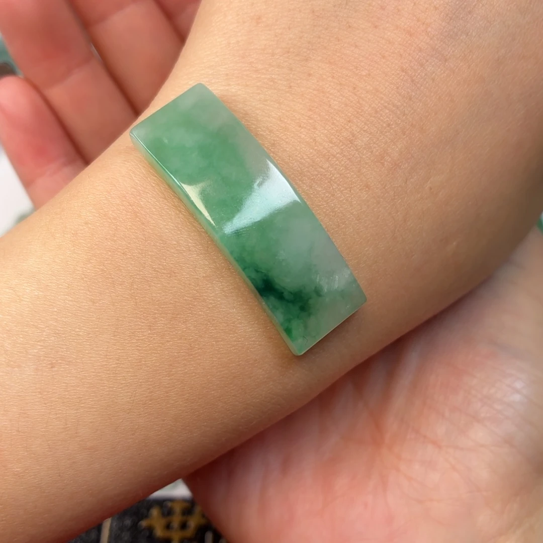 定制翡翠未镶嵌手牌