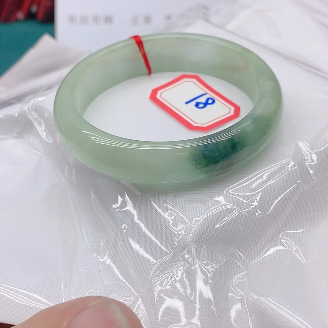 翡翠手镯未镶嵌徐**-81111111111