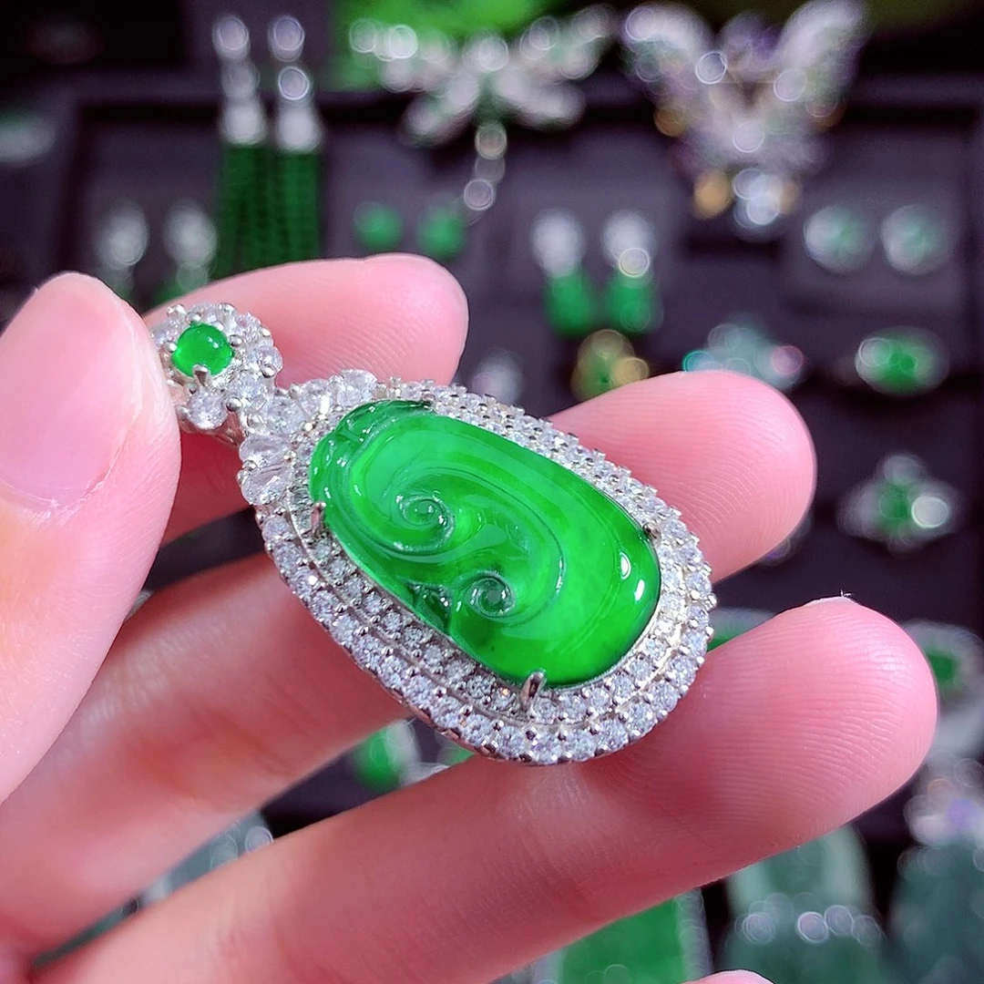 颈饰未镶嵌翡翠天然