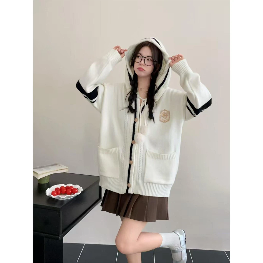 VOCKOO官方学院风撞色刺绣连帽毛衣外套女秋季大码胖MM显瘦宽松遮