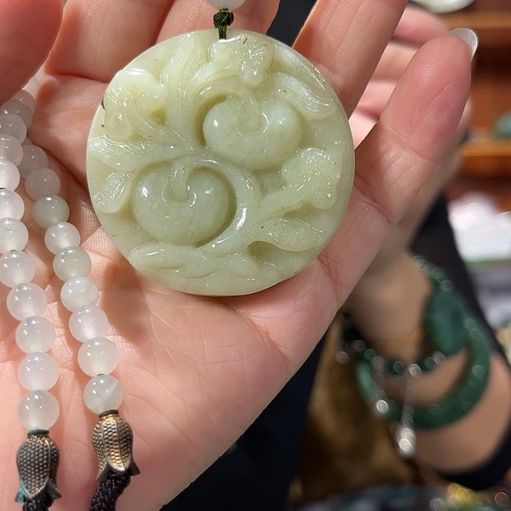 颈饰未镶嵌和田玉