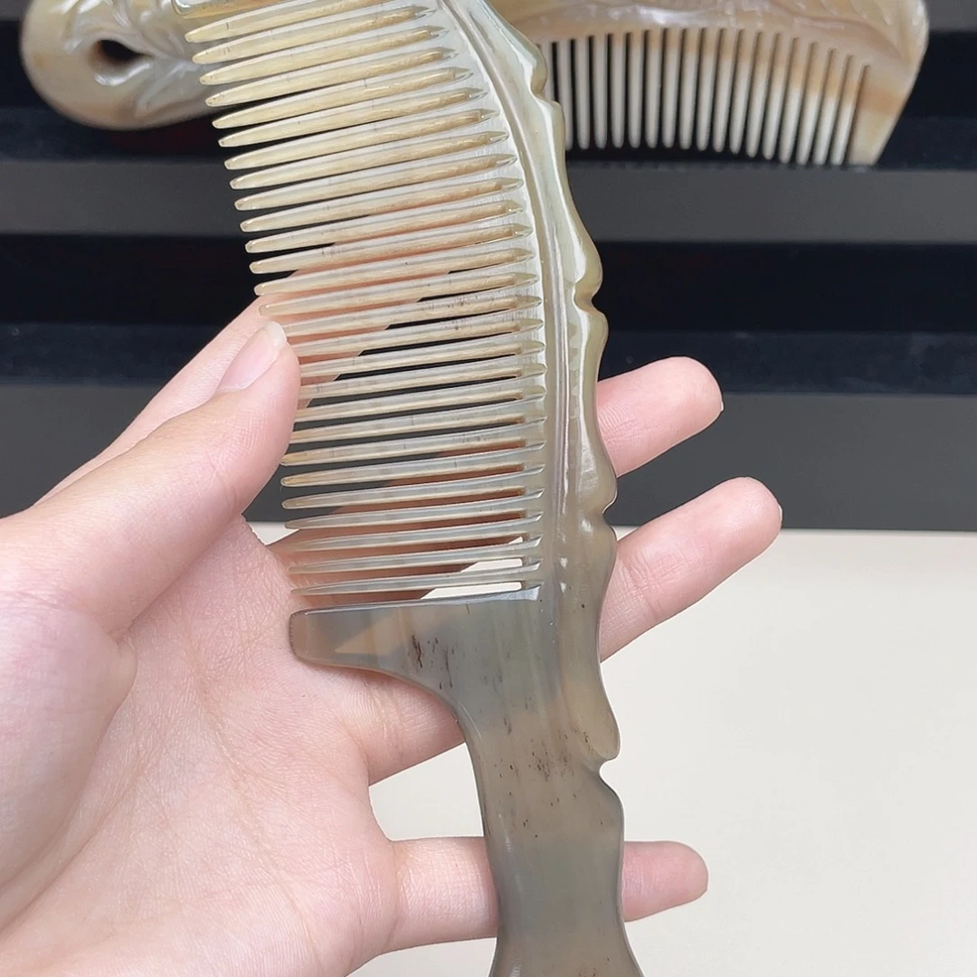 纯手工制作的牛角梳