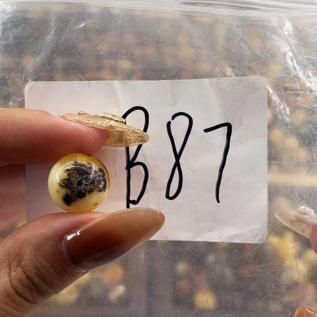 琥珀未镶嵌裸石13.9福利