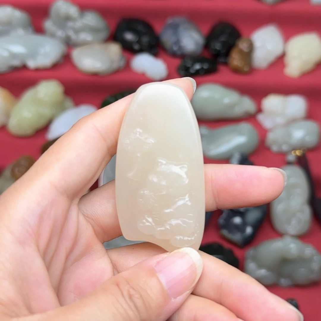 未镶嵌和田玉（糖玉）把件