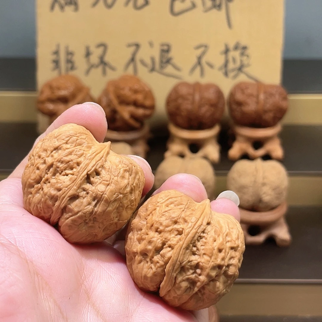 文玩核桃把件金锭子