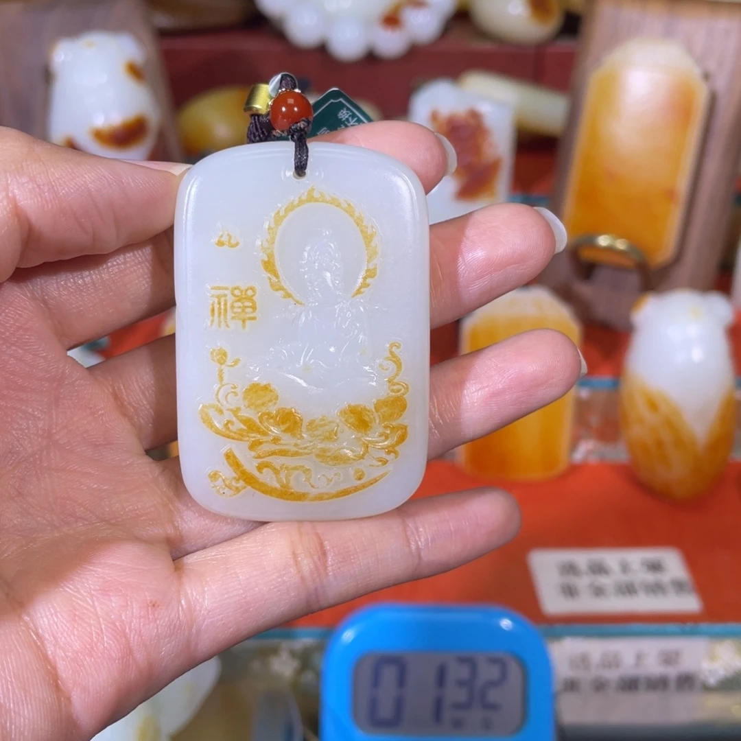 天***。和田玉未镶嵌挂件