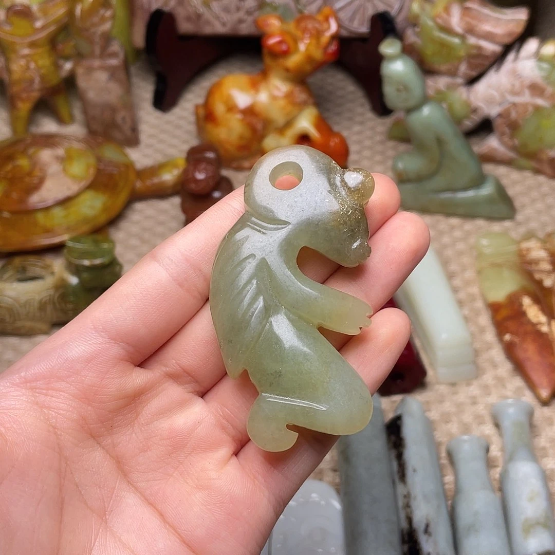 蛇纹石玉未镶嵌颈饰