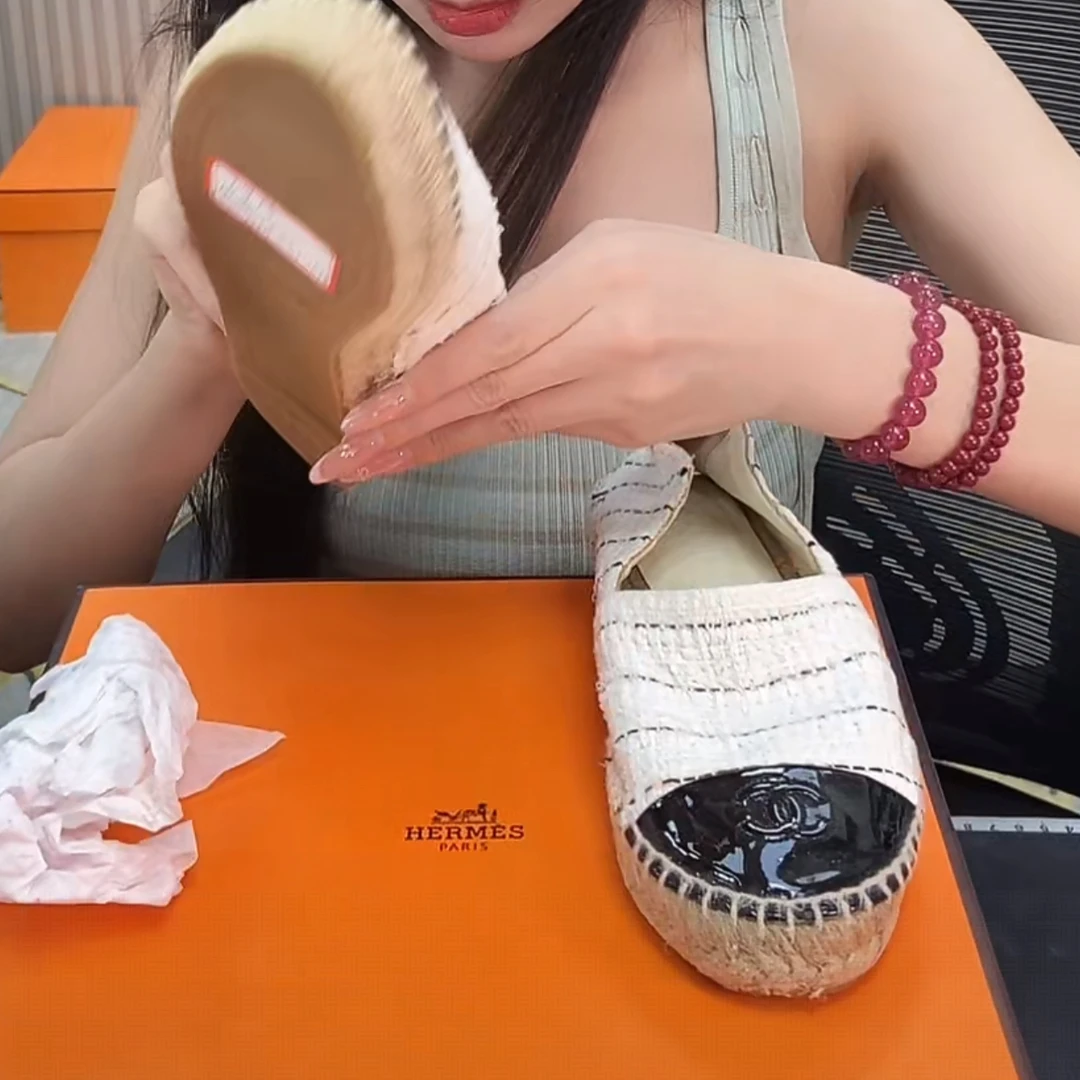 99新 Alexander McQueen/亚历山大·麦昆 香奈儿鞋37 码时尚休闲