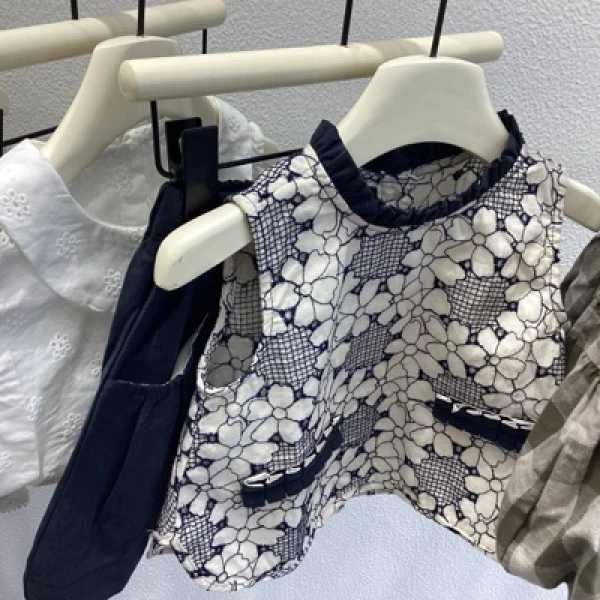 H3-6。206 女童绣球上衣套装