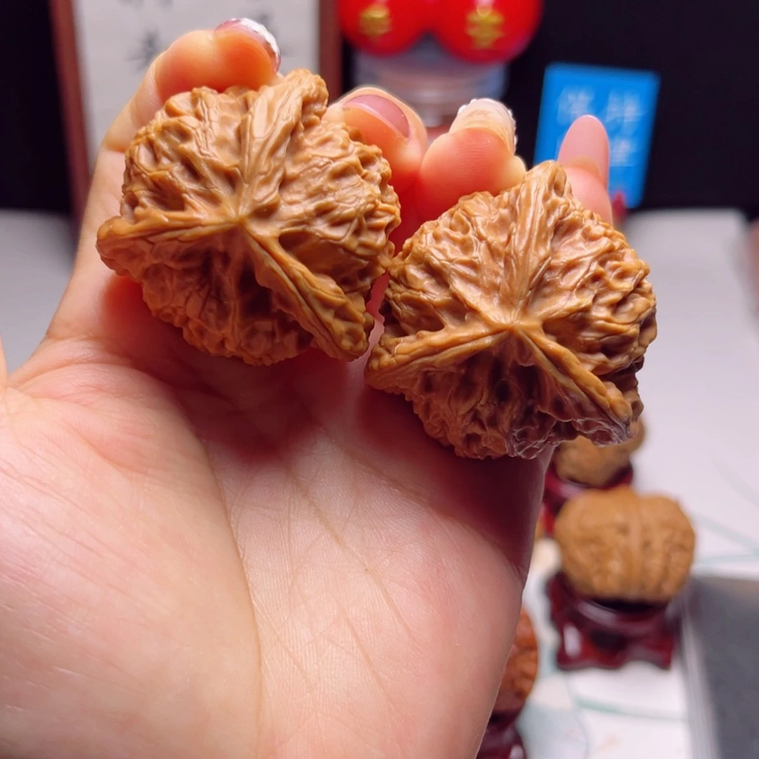 文玩核桃吊坠宫灯拼接三棱