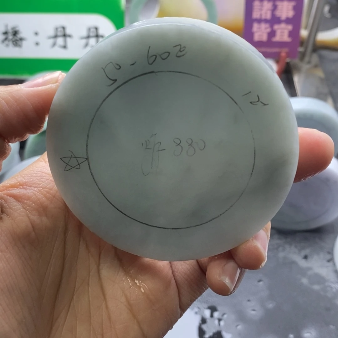 定制翡翠未镶嵌翡翠手镯