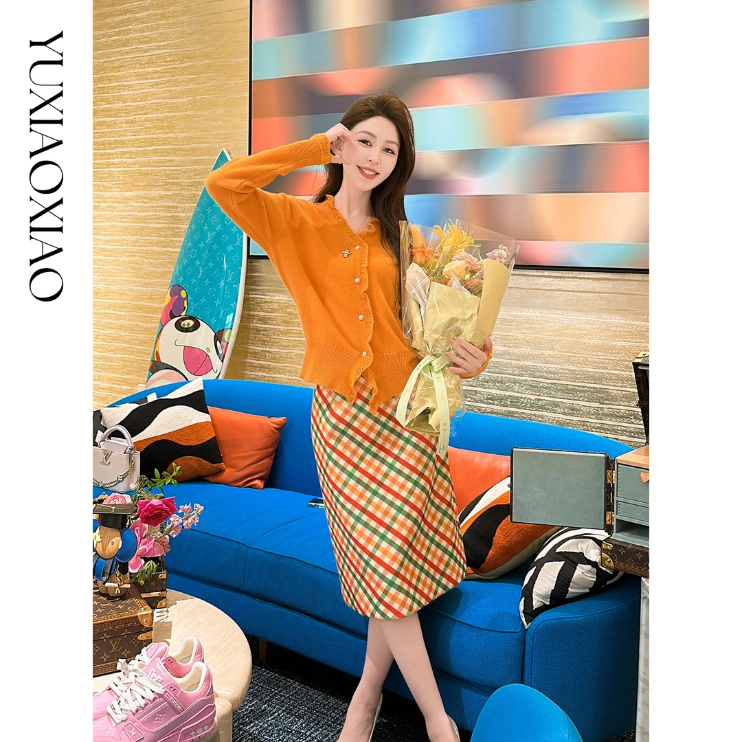余潇潇【元气暖阳】时尚百搭100羊毛精致珍珠钻扣V领显瘦开衫毛衣女