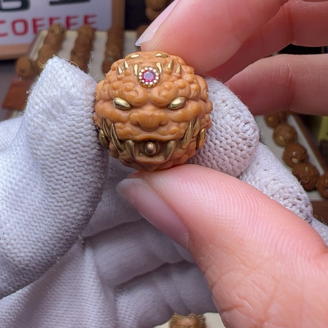 把件猴头核桃镶嵌款吞金唐狮全品有正常封口线