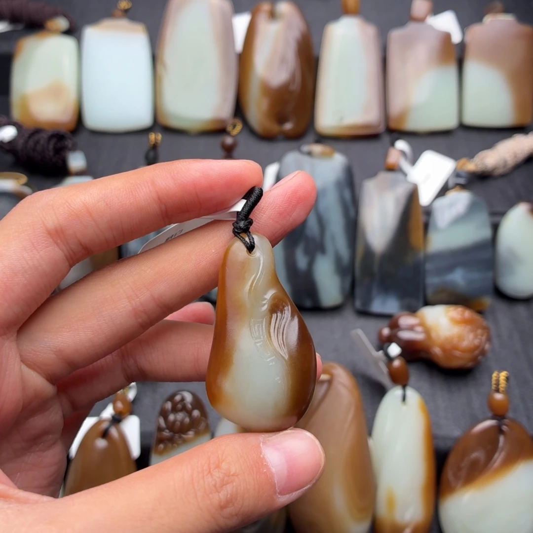 阳***雪颈饰未镶嵌和田玉